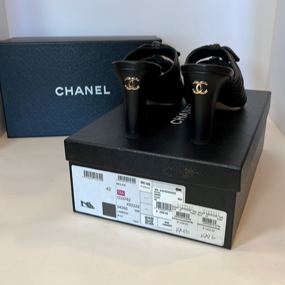 Chanel Sz. 42EU Black Lambskin, 3.5” Heel Mules, 3 Sailor Knots on Top EUC - Picture 4 of 11